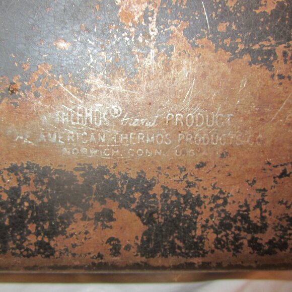 VTG THERMOS "V" METAL LUNCH BOX, W/HANDLE, DOME SHAPED - Picture 9 of 12